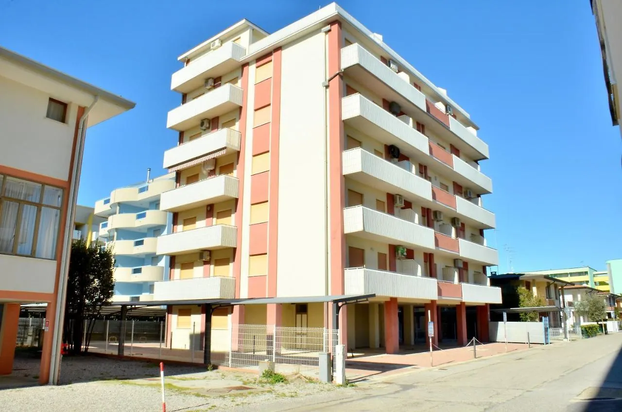 Three-Bedroom Apartment Very Close To The Beach Bibione