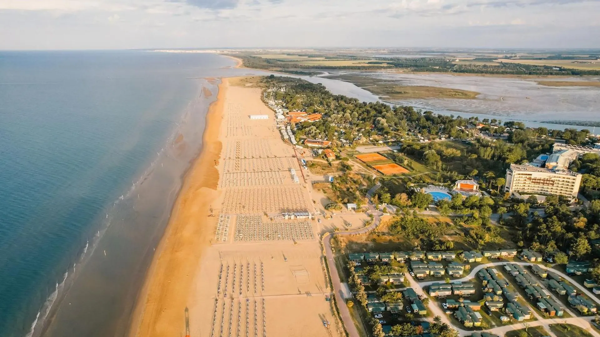 Three-Bedroom Apartment Very Close To The Beach Bibione 0*,  Italie